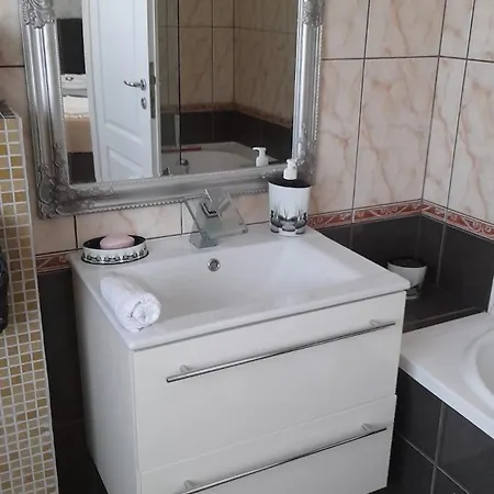 Chill&relax Apartamento Kehidakustány